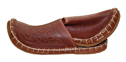 Leather slippers with a curved toe.