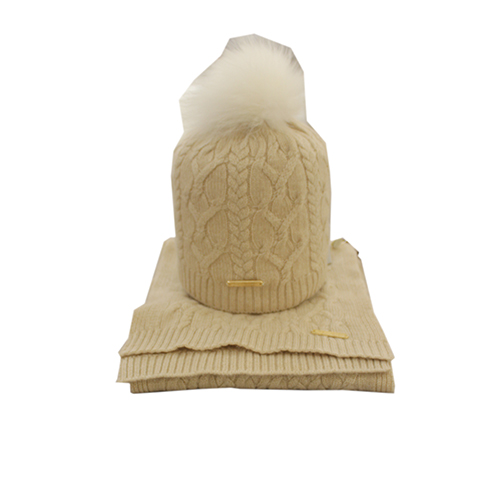 Cashmere twinset (Scarf and hat)
