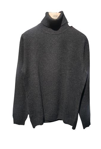 Men's cashmere sweater. Made by Gobi of 100% pure cashmere. Dry clean or handwash and dry flat.