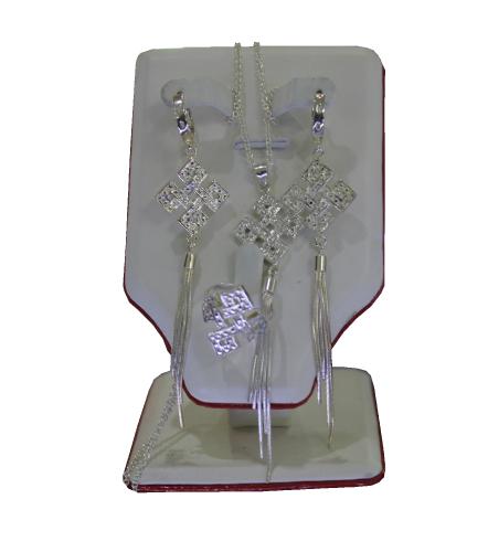 A beautiful earring set in silver made by our hand maker