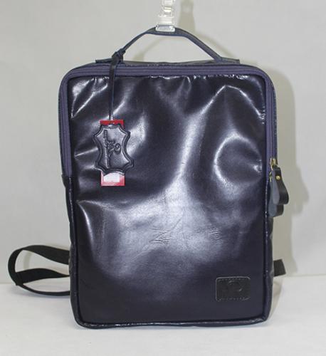 Handbag made of natural leather.